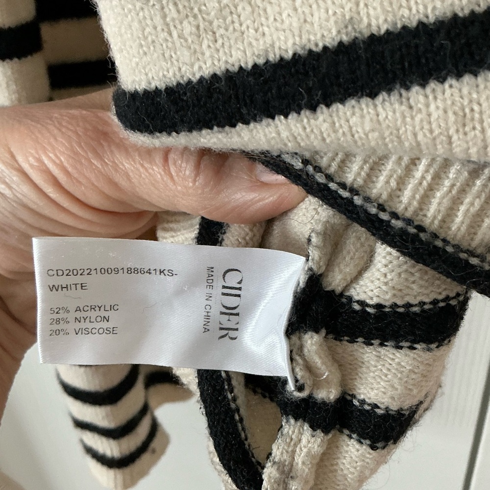 Cropped striped sweater - Picture 5 of 5